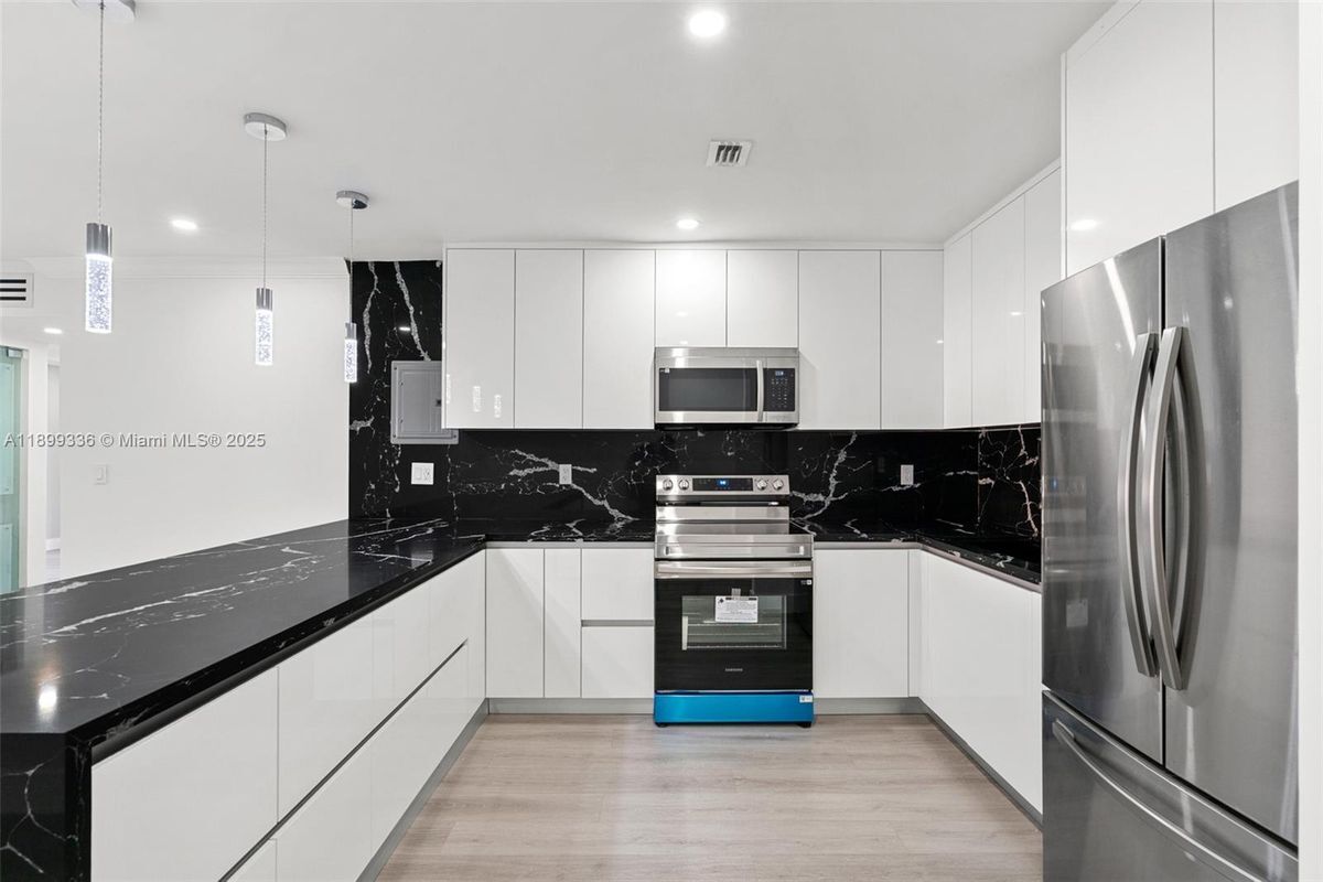 Foto principal - 9405 SW 76th St