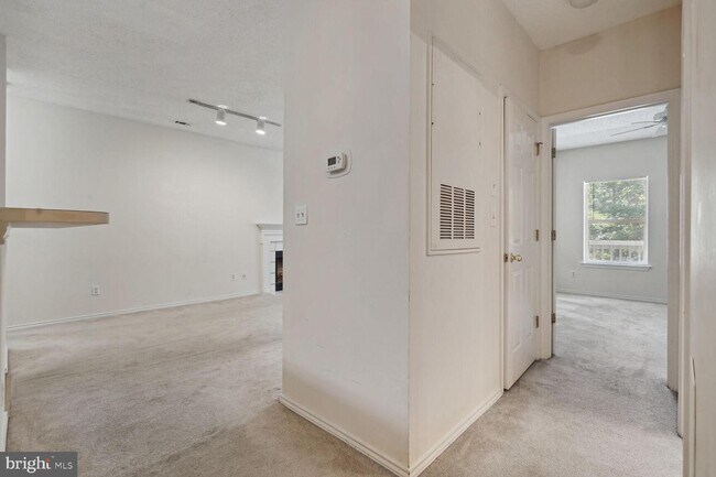 Building Photo - 13070 Autumn Woods Way