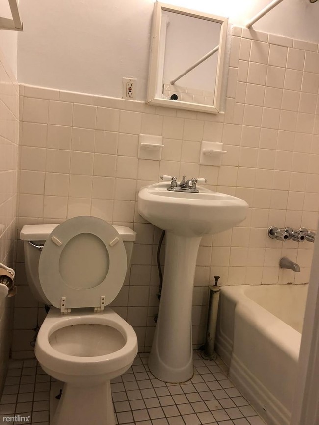 Building Photo - Studio, 1 bath  - 302 E 38th St