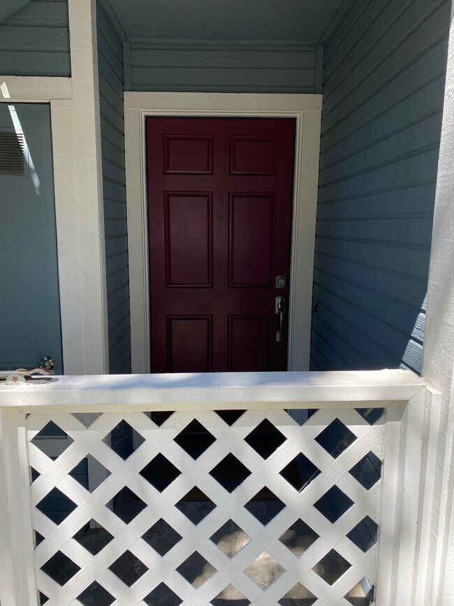 Front door and storage area - 785 Portwalk Plz Apartment