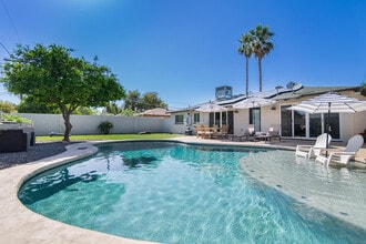 Building Photo - 7435 E Granada Rd