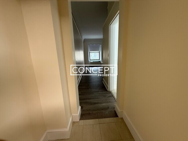 Building Photo - 62 Boylston St