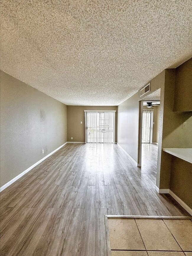 Building Photo - Lovely 2-Bedroom Condo with Modern Comfort...