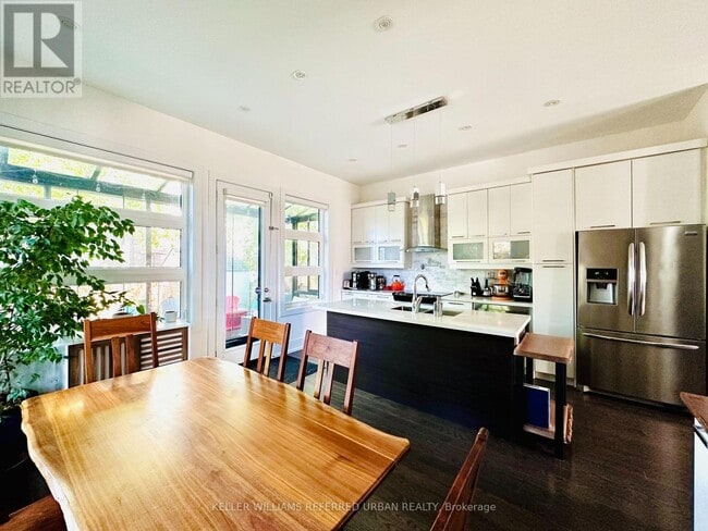 Photo du bâtiment - 201 Woodmount Ave