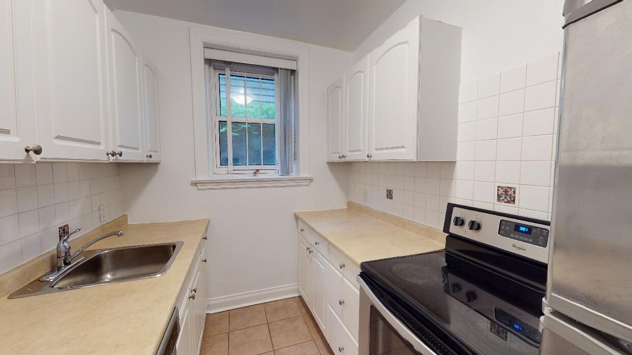 Primary Photo - 235 Charlotte St