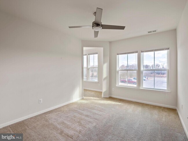Foto del edificio - 2121 John Stuart Rd