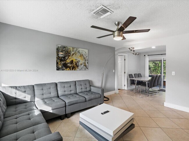 Foto del edificio - 4255 SW 50th St