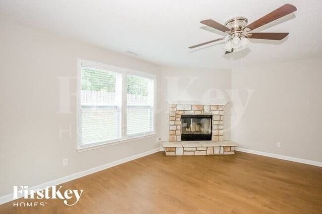 Building Photo - 1725 Red Bird Cir SE