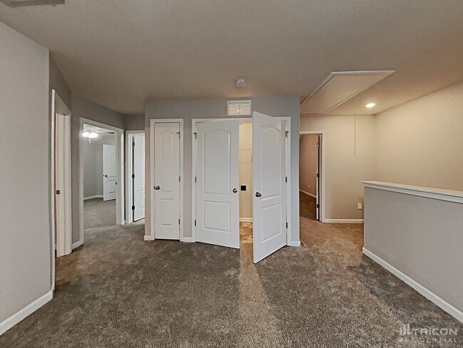 Foto del edificio - 9721 Crooms Ct