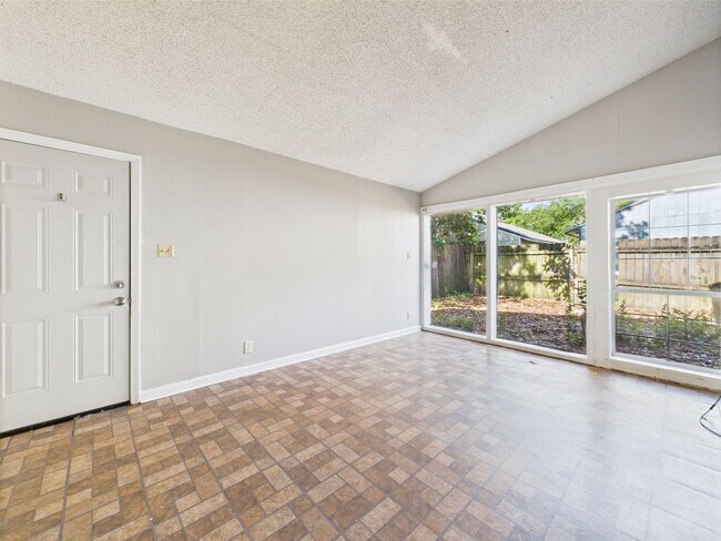 Building Photo - 513 Fox Run Ave