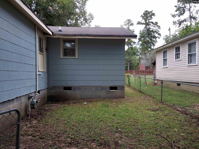 Building Photo - 813 Duke Ave