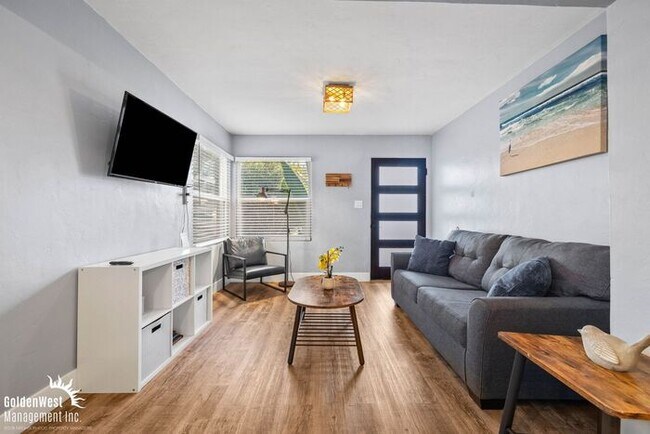 Foto del edificio - Upgraded 2Bdm 1Ba Upstairs Unit in North Park!