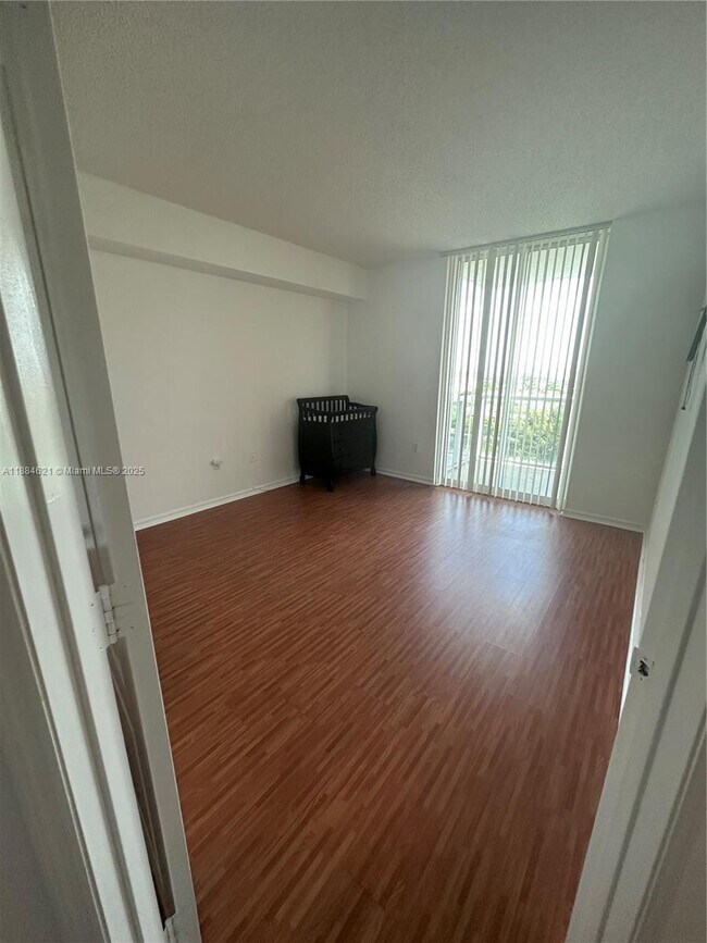 Foto del edificio - 5077 NW 7th St