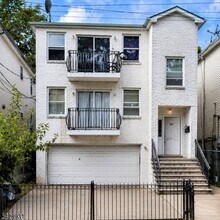 Building Photo - 807 S 14th St