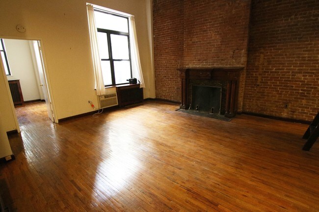 Building Photo - 127 W 85th St