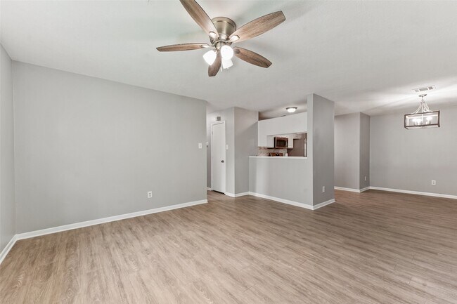 Foto del edificio - 6011 Beaconridge Dr