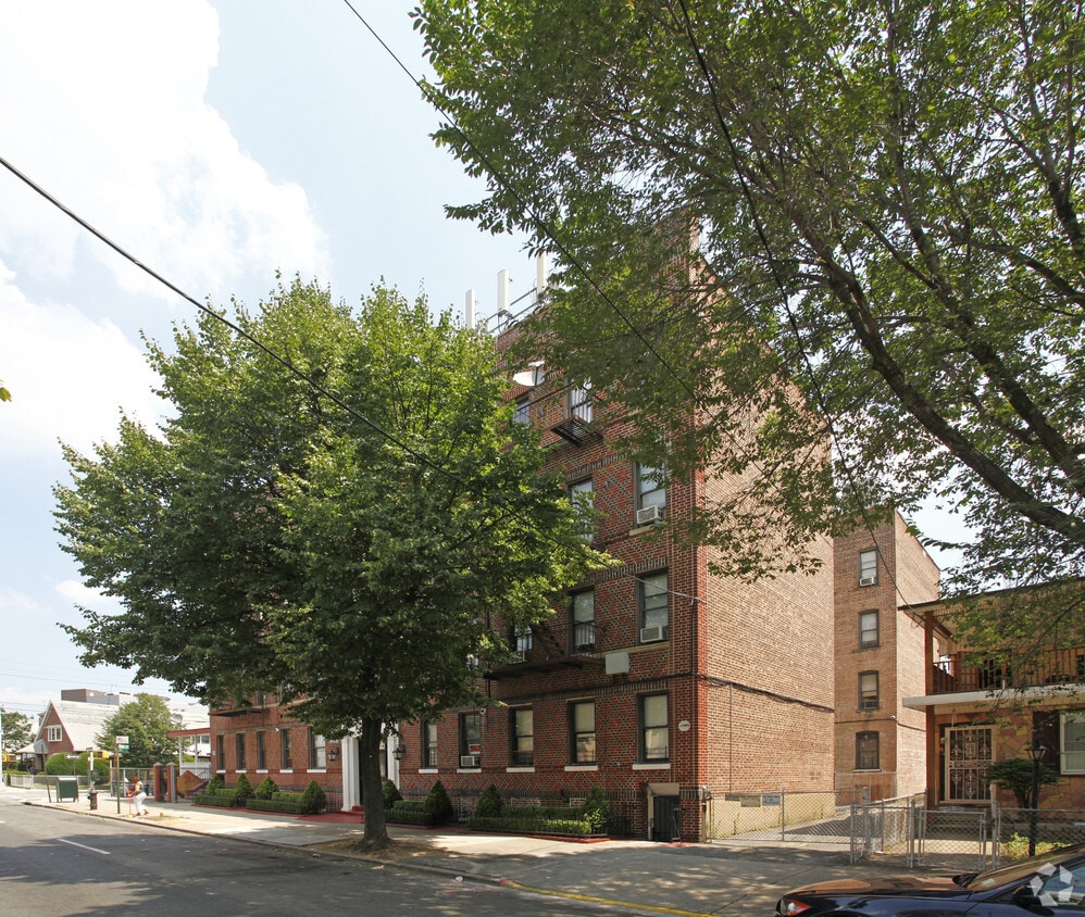 Building Photo - Logan Arms