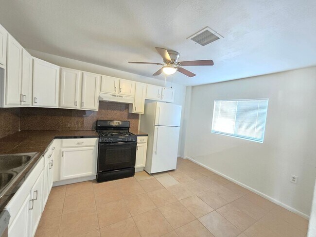 Foto del edificio - Spacious 2 bedroom apartment