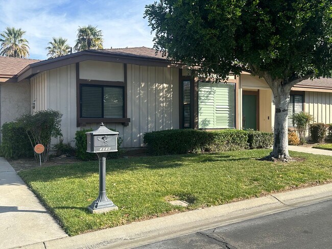 Foto del edificio - JUST LISTED! Single-Story Condo