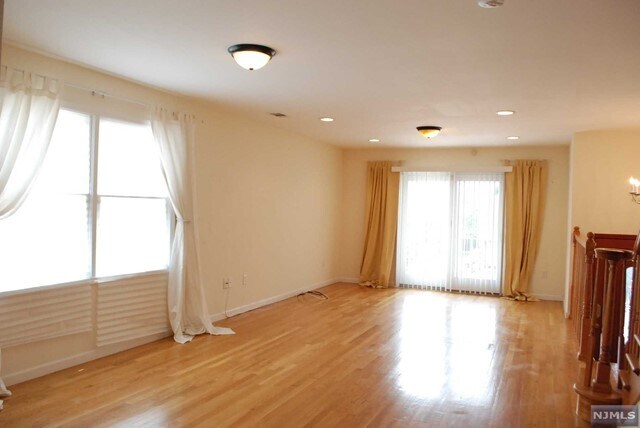 Foto del edificio - 465B Cliff St
