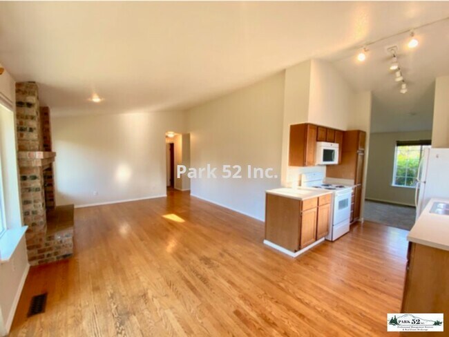 Building Photo - 3730 N Bristol St