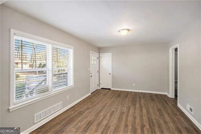 Building Photo - 2077 Rosewood Rd