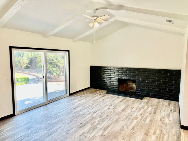 Foto del edificio - Clovis 3/2 with Large Lot