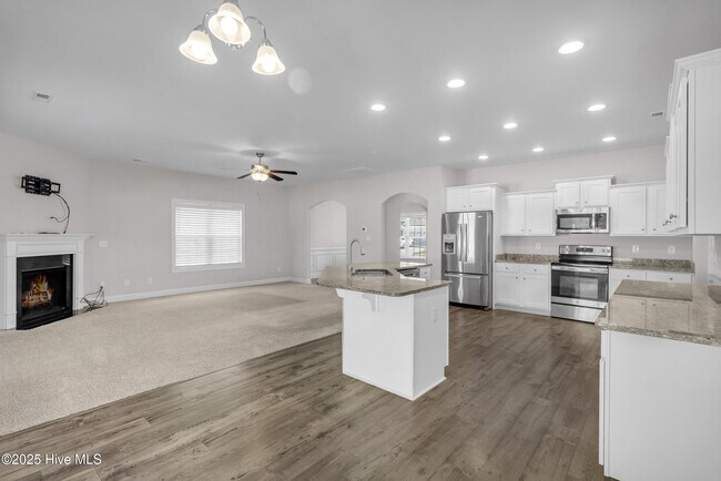 Foto del edificio - 2908 Bettye Gresham Ln