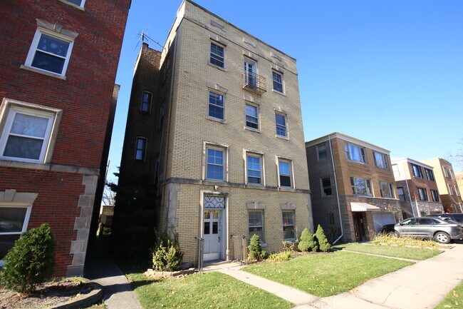 Building Photo - 6028 N Francisco Ave
