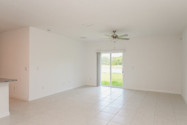 Foto del edificio - 2037 Skybrooke Blvd