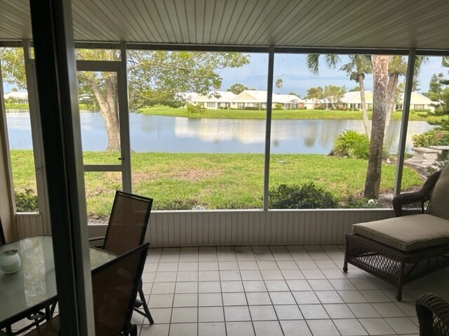 Foto principal - 723 Harrington Lake Dr S