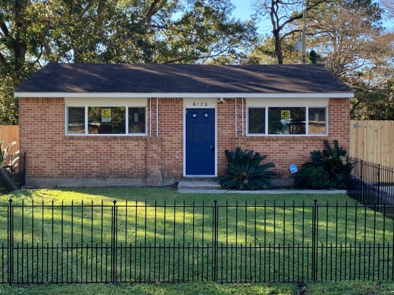 Primary Photo - 6173 Matthews St