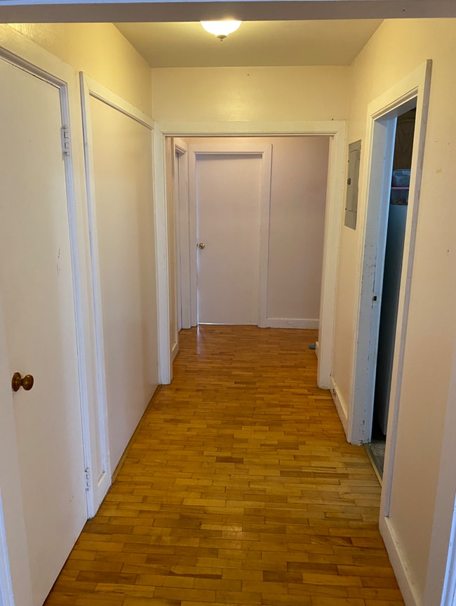 Photo du bâtiment - 3 Bedroom Apartment for Rent – Available April 1st