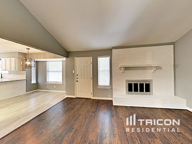 Building Photo - 7300 Echo Hill Dr