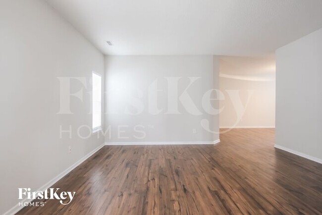 Foto del edificio - 7207 Parklake Pl