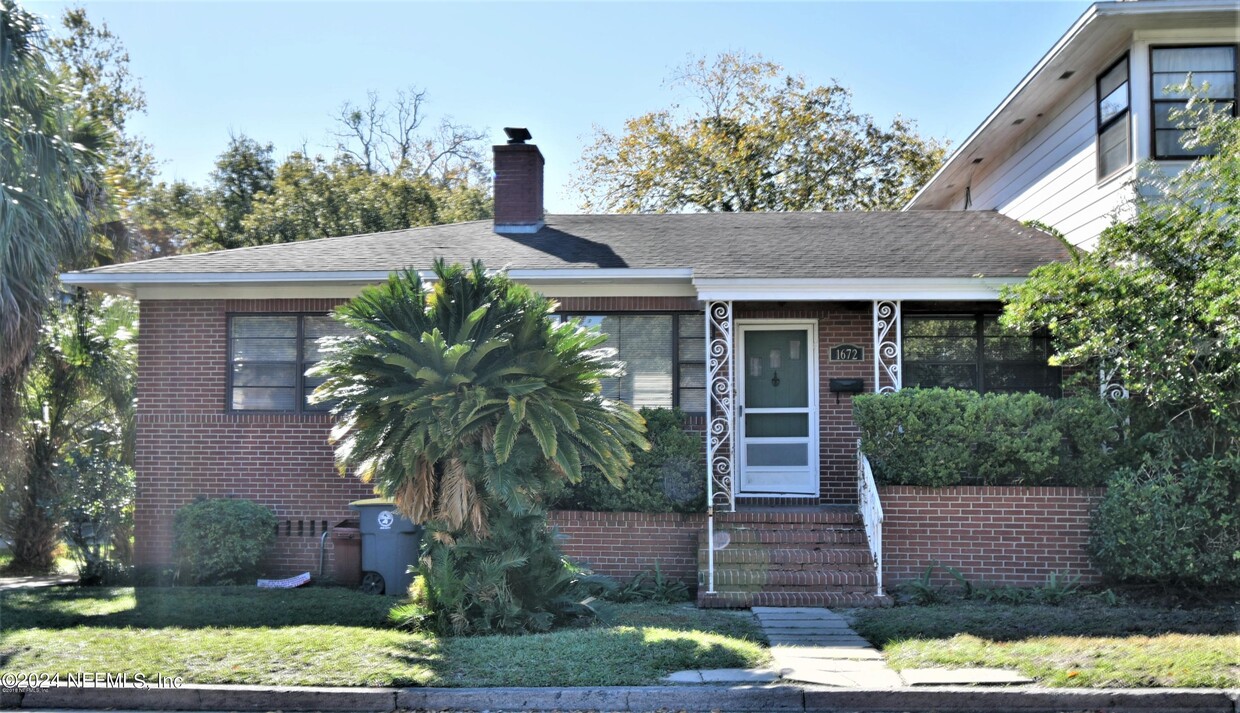 Primary Photo - 2902 Oak St
