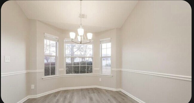 Building Photo - 1530 Logan Ln