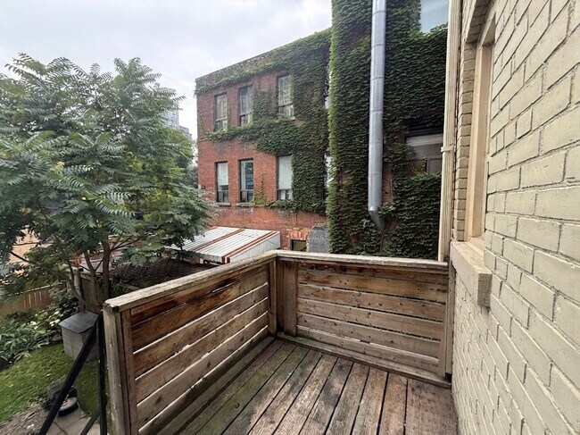 Photo du bâtiment - 181 Gerrard St E