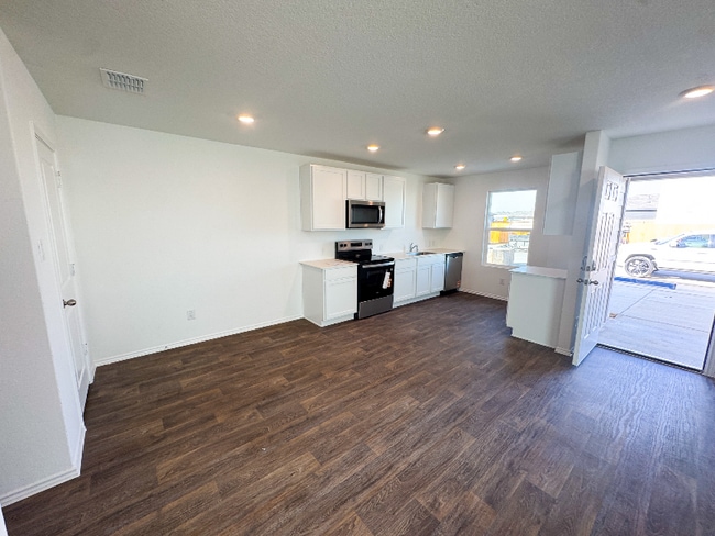 Building Photo - 2058 Zephyr Lily