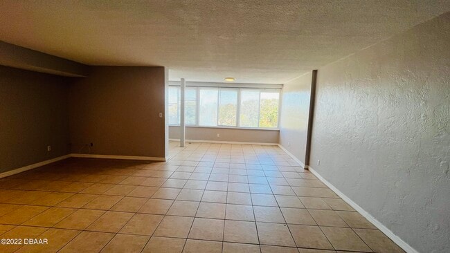 Building Photo - 732 N Halifax Ave