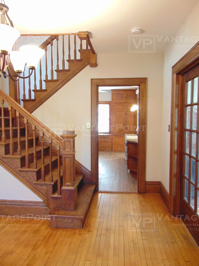 Building Photo - 809 S Jackson St