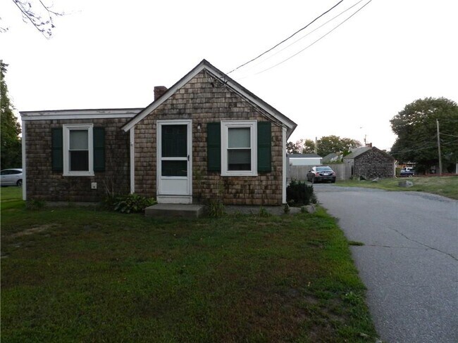 Building Photo - 149 Bristol Ferry Rd