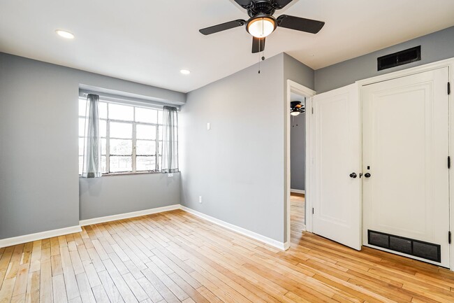 Building Photo - 10-20 E. Deshler Ave