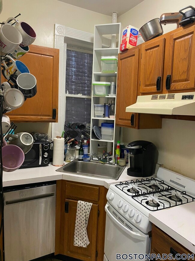 Building Photo - 463 Park Dr