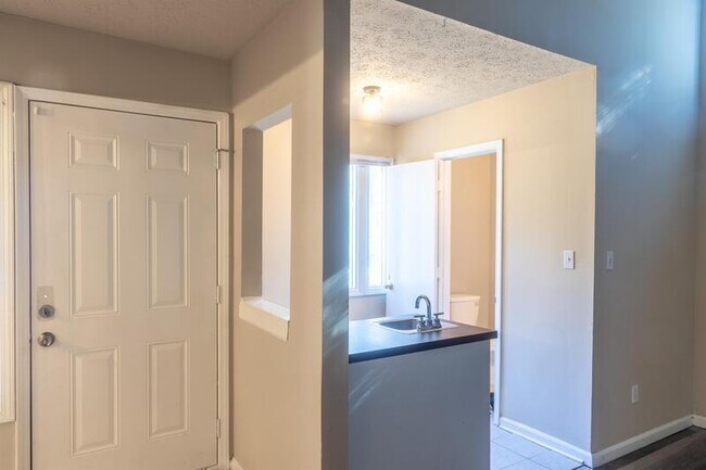 Foto del edificio - 2142 Valley Oaks Dr SE