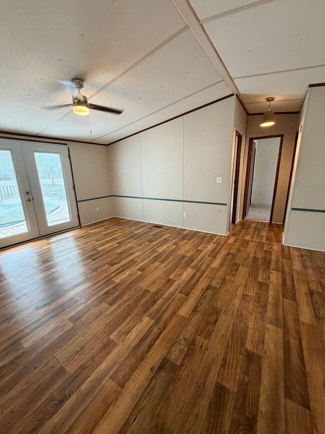 Building Photo - AVAILABLE NOW!