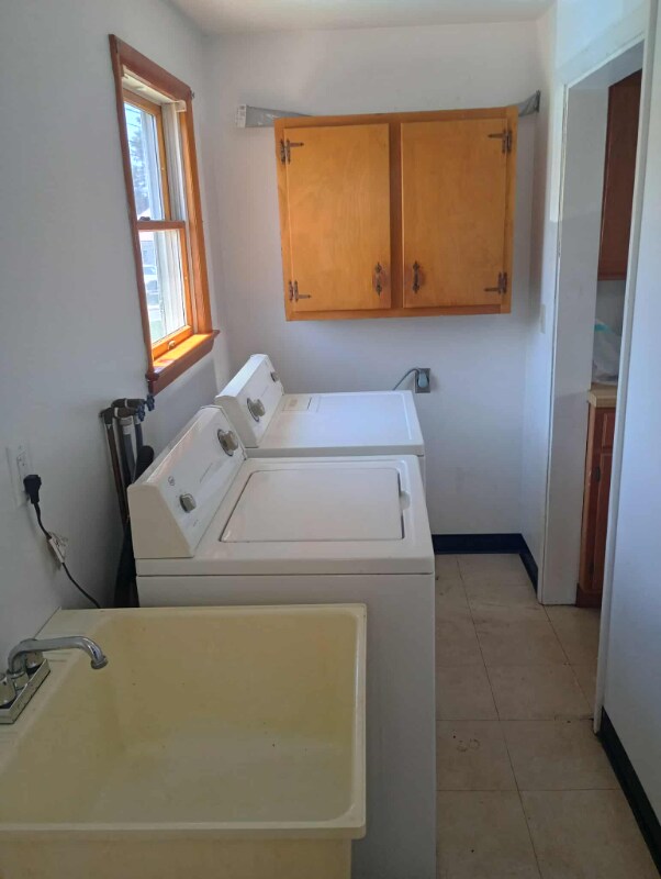 Foto del edificio - 20 W College Ave