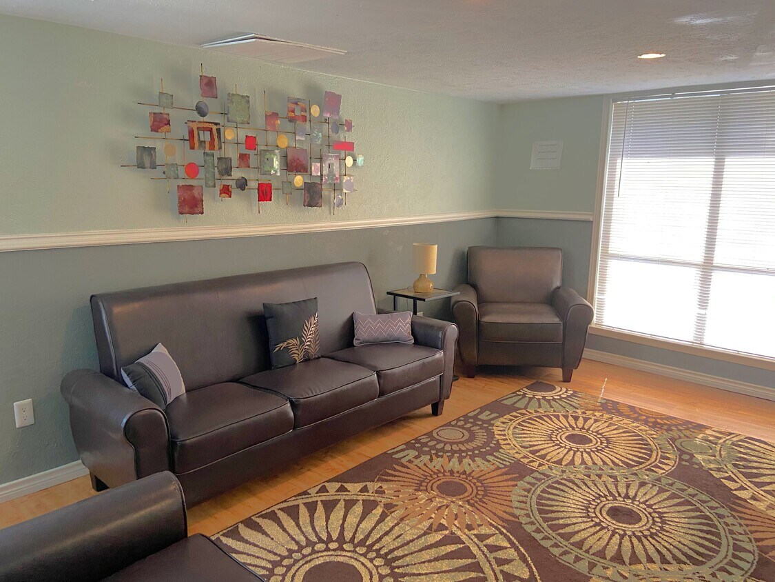 Holly Hills Apartments in Denton, TX