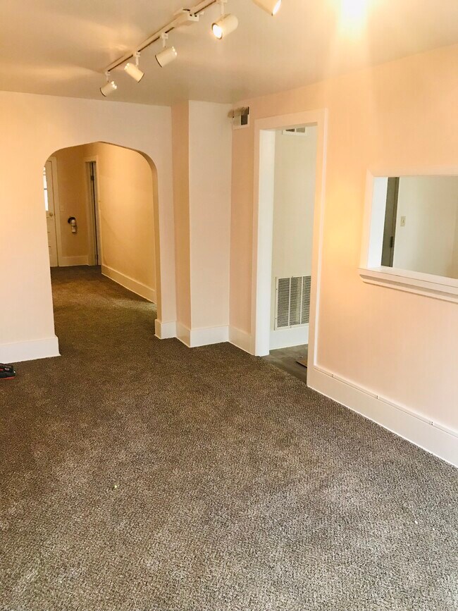 Foto del edificio - 3813 Dexter Ave