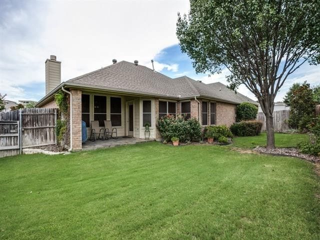 Backyard, covered patio - 5637 Bandit Dr